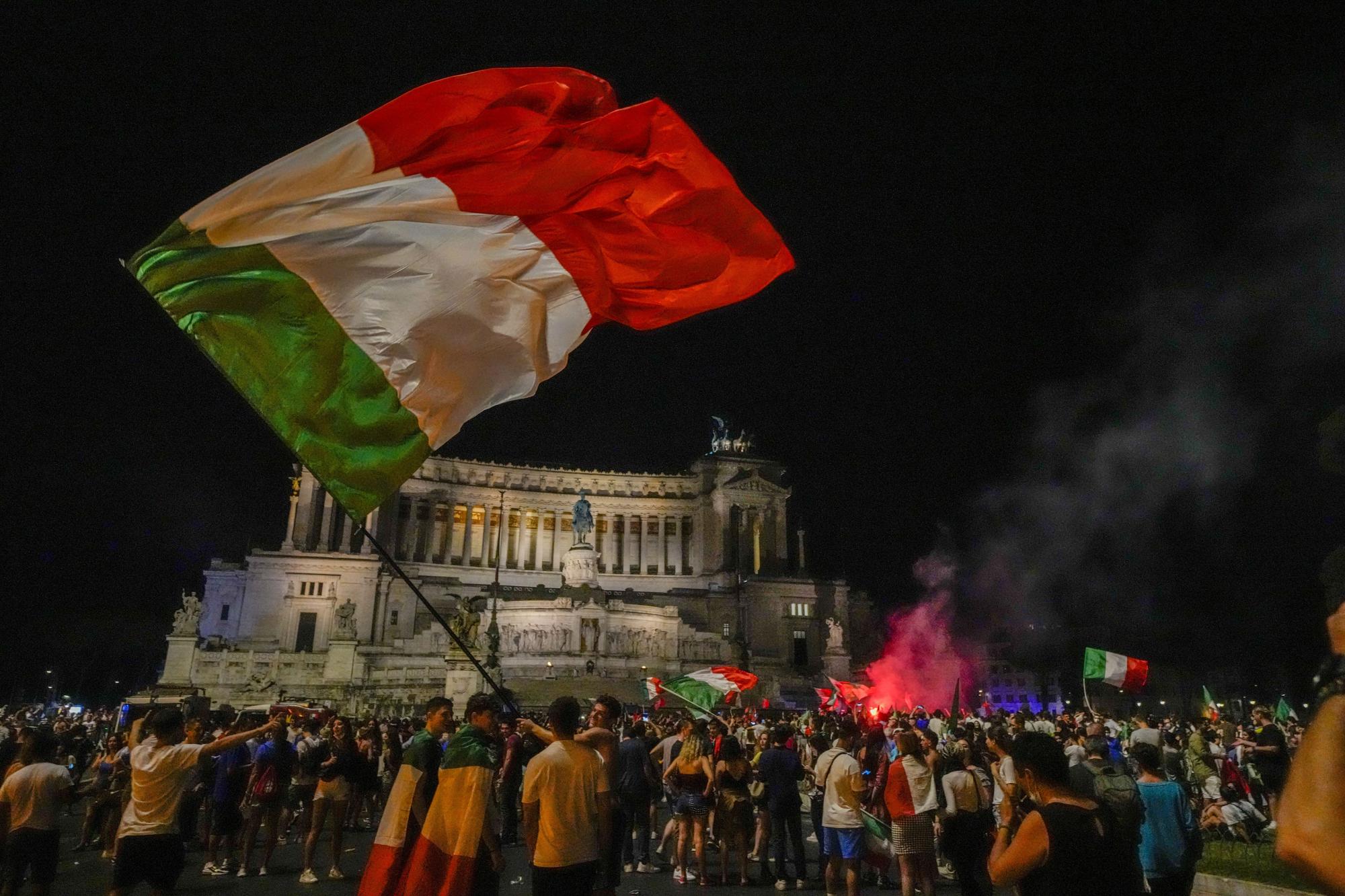 title image Celebration in Piazza Venezia in Rome